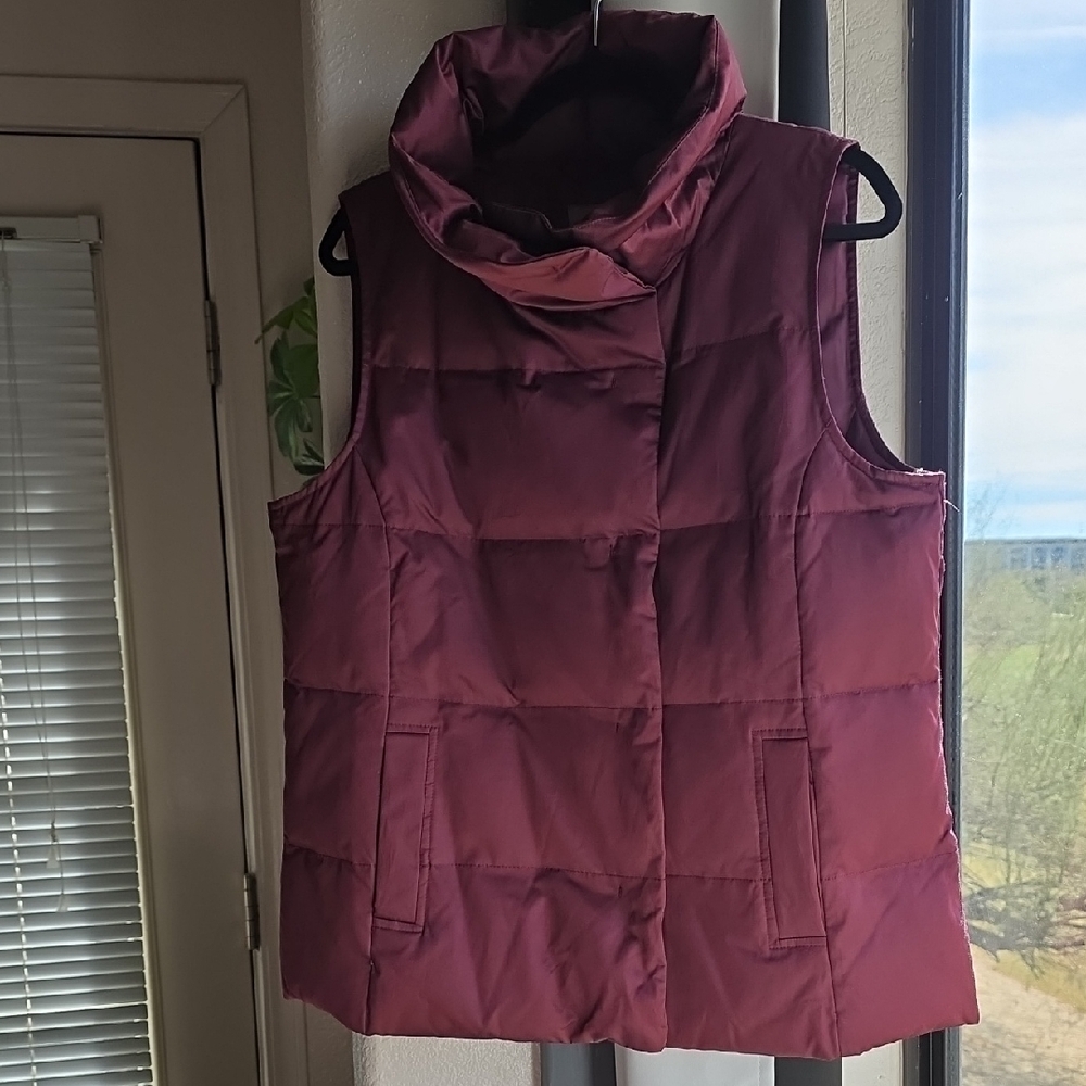 J. Jill Burgundy Wine Maroon Puffer Mock Neck Quilted Vest Snap Medium